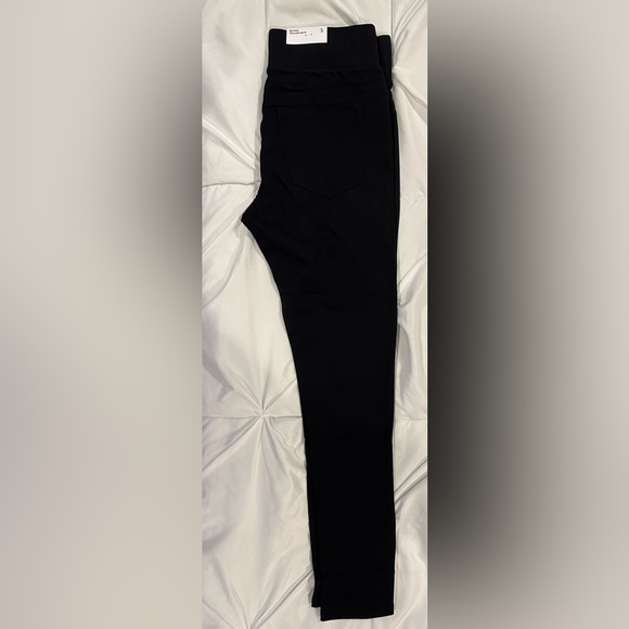 Lola Jeans. SZ SM Smoke and Pet Free - Picture 2 of 5